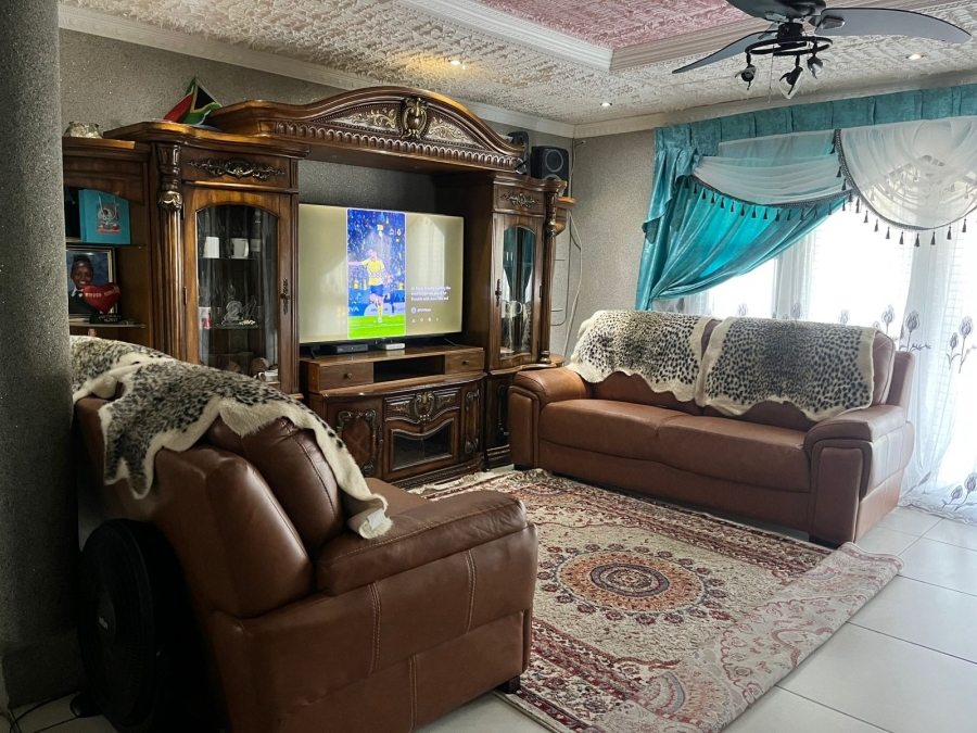 5 Bedroom Property for Sale in Mdantsane Eastern Cape